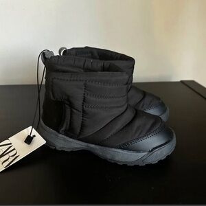 Zara shoes
Brand New 
Size 24